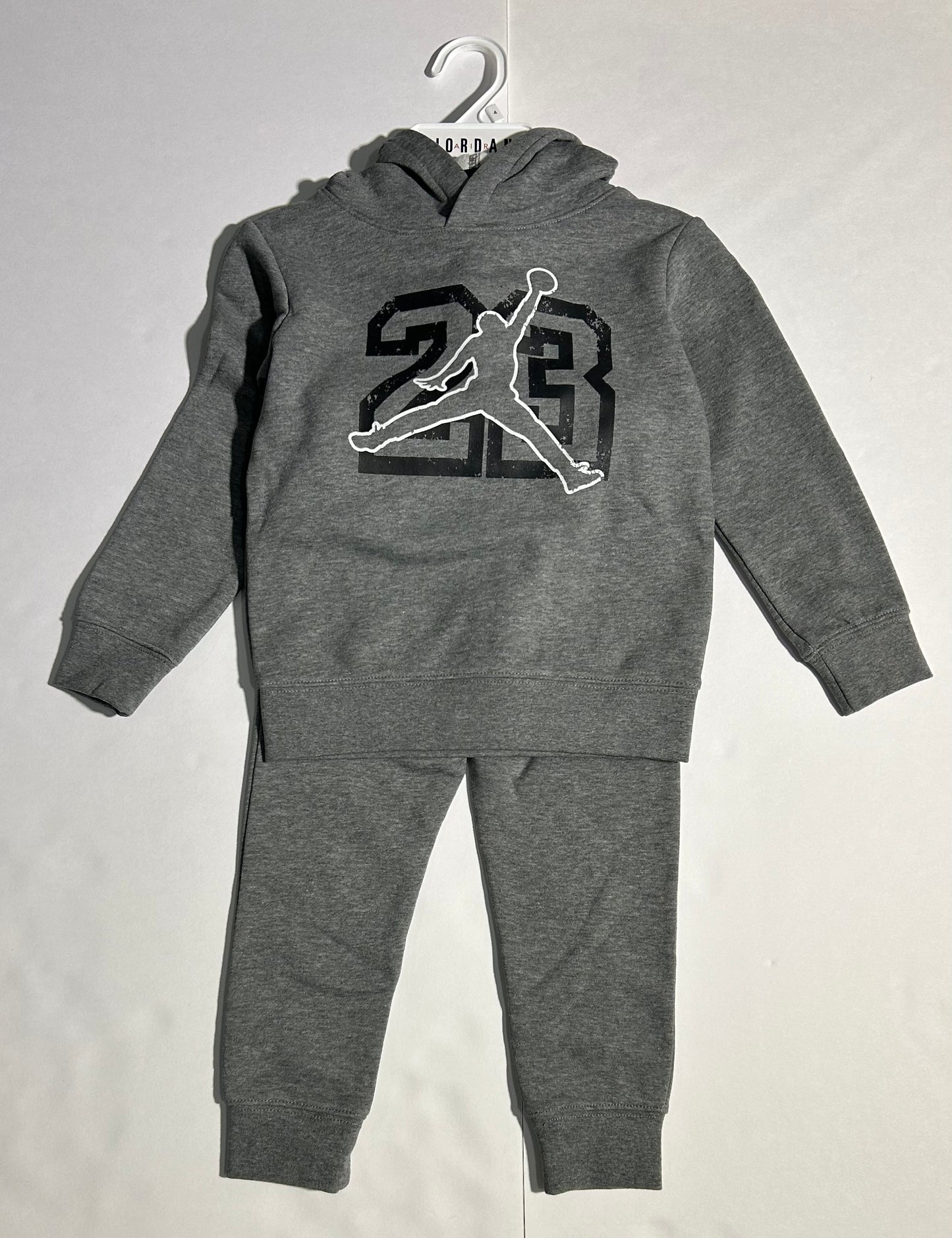 (KIDS) Conjunto Jordan para niños logo 23