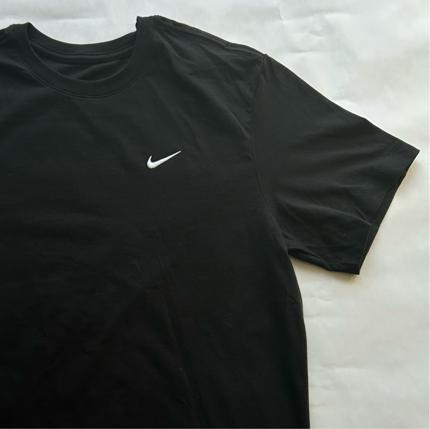 Nike Black T-shirt Logo Clásico bordado