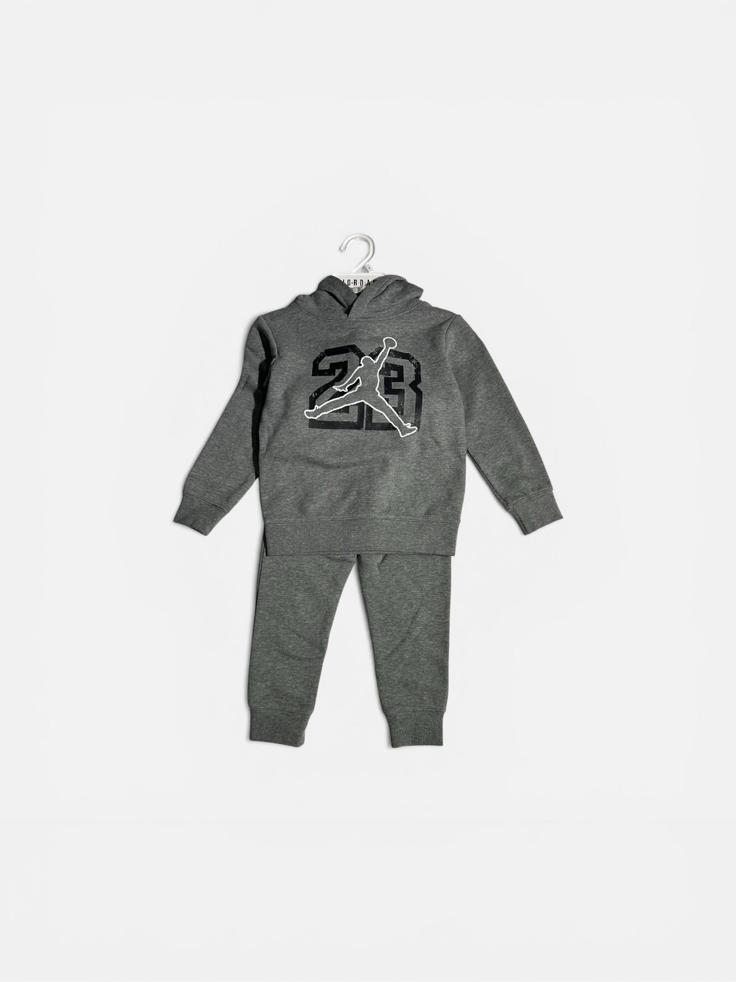 (KIDS) Conjunto Jordan para niños logo 23
